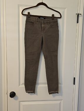 Express Women's Mid-Rise Skinny Jeans in Taupe. Size 00R